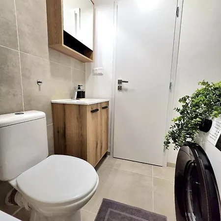 Krasny Na Skok Do Centra * Bratislava