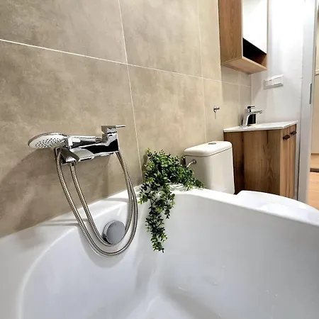 Krásny Na Skok Do Centra * Bratislava